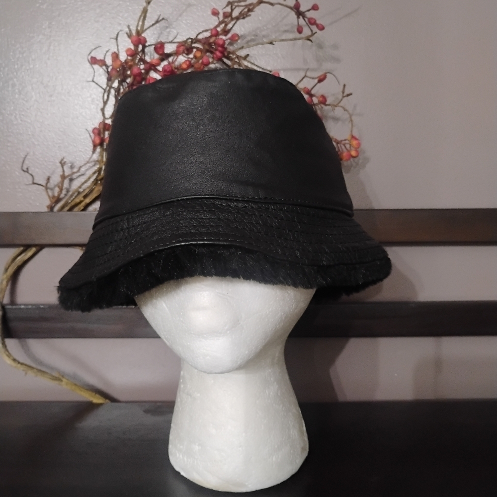 Wilson’s Leather Maxima Leather Fleece Lined Bucket Hat